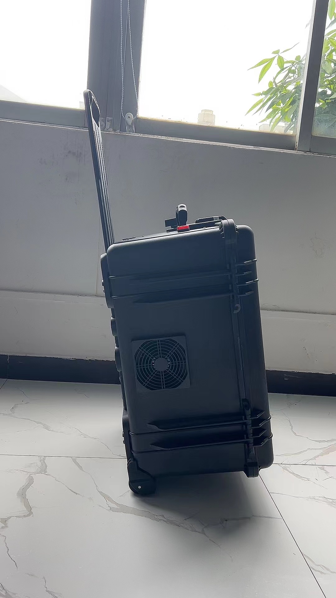 友谊手拉箱型移动通信干扰器